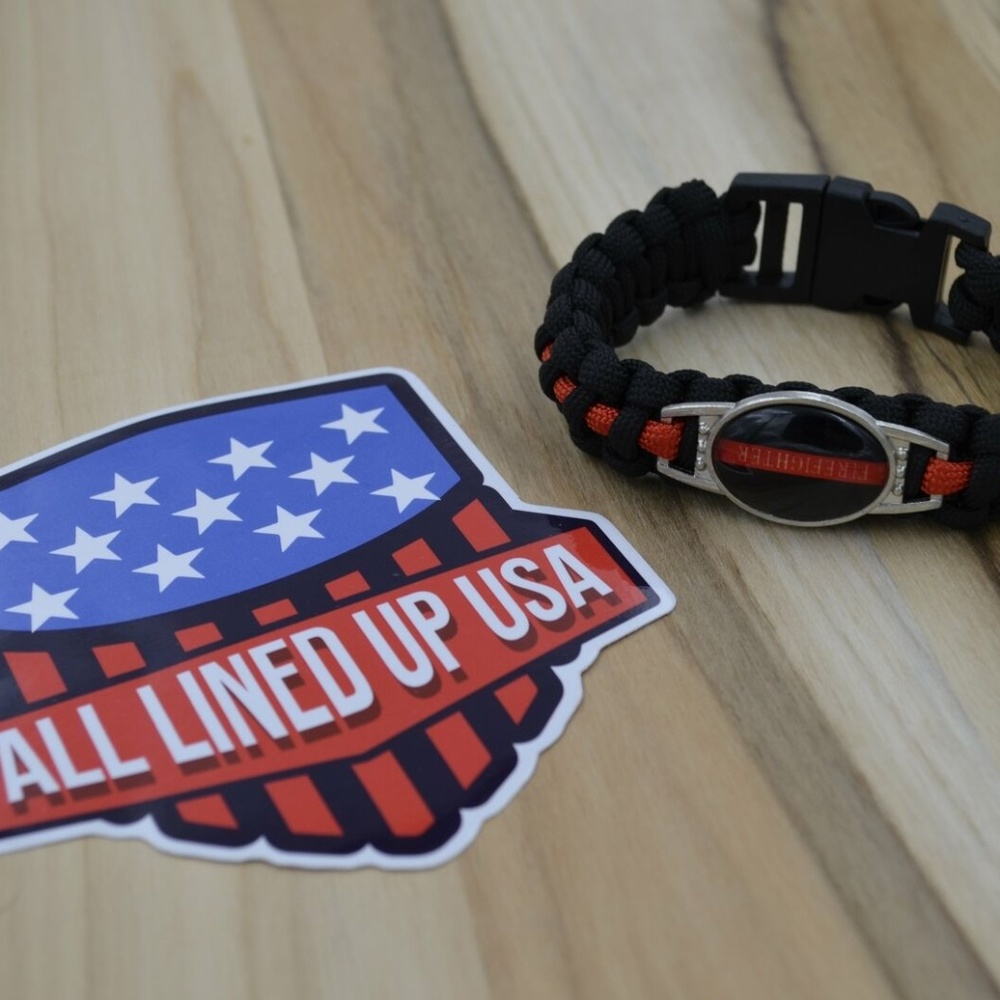 Thin Red Line Plate Paracord Bracelet